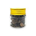 Pot d'épices de truffe noire d'hiver avec couvercle jaune, présentant de la truffe noire d'hiver séchée Tuber Brumale