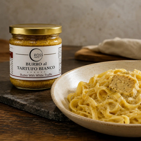 Beurre de truffe blanche avec Tuber borchii fondant sur des tagliatelles chaudes et crémeuses